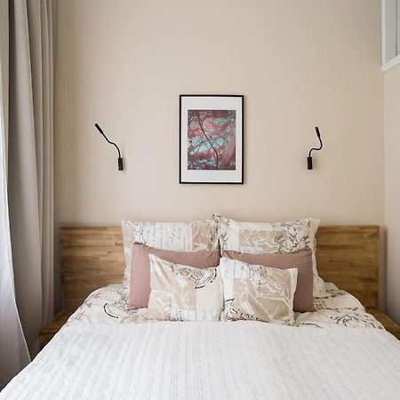 Ferienwohnung Sunrise Lounge Corvin 63M2 Ac Budapest Exterior foto