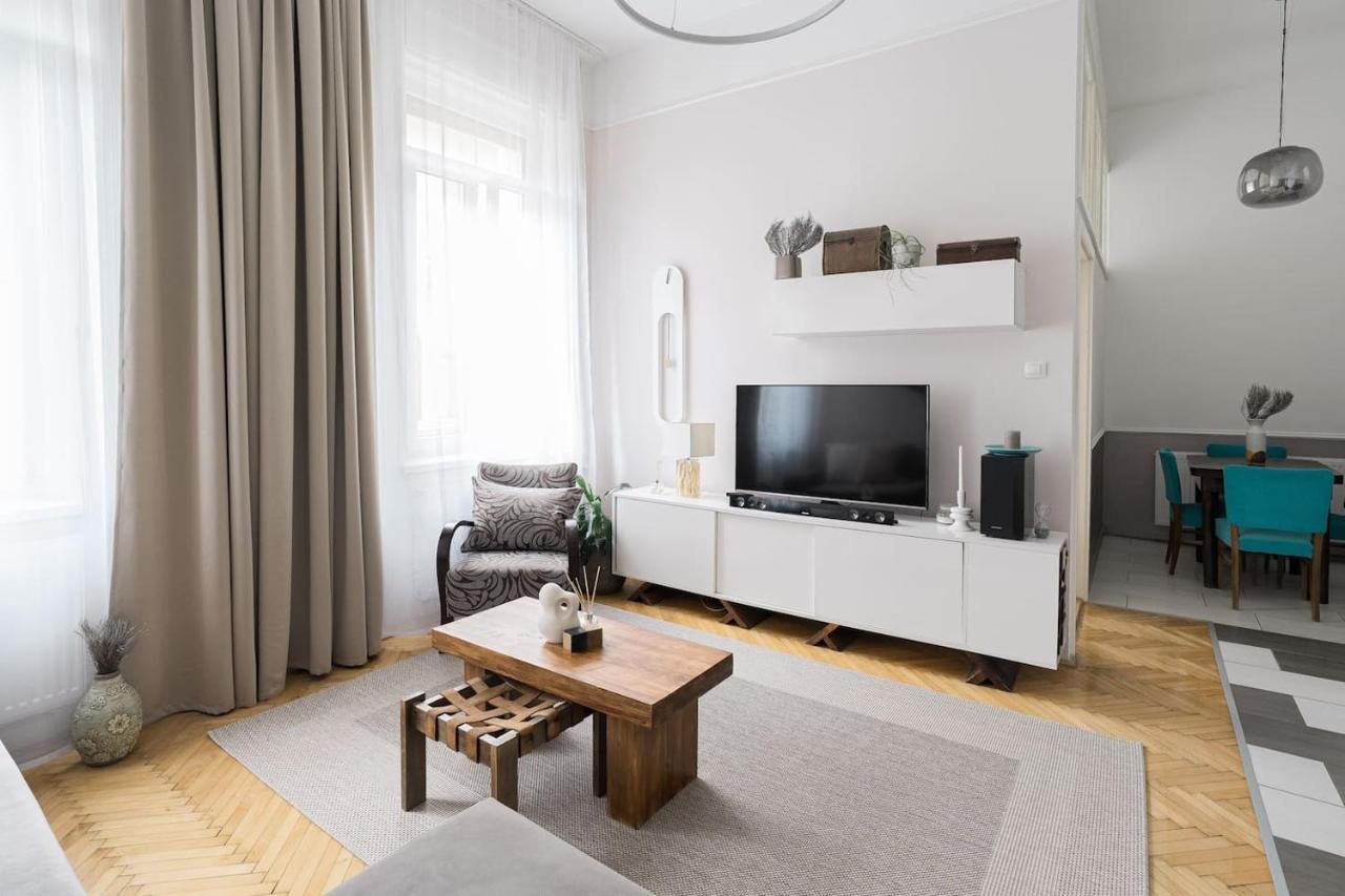 Ferienwohnung Sunrise Lounge Corvin 63M2 Ac Budapest Exterior foto