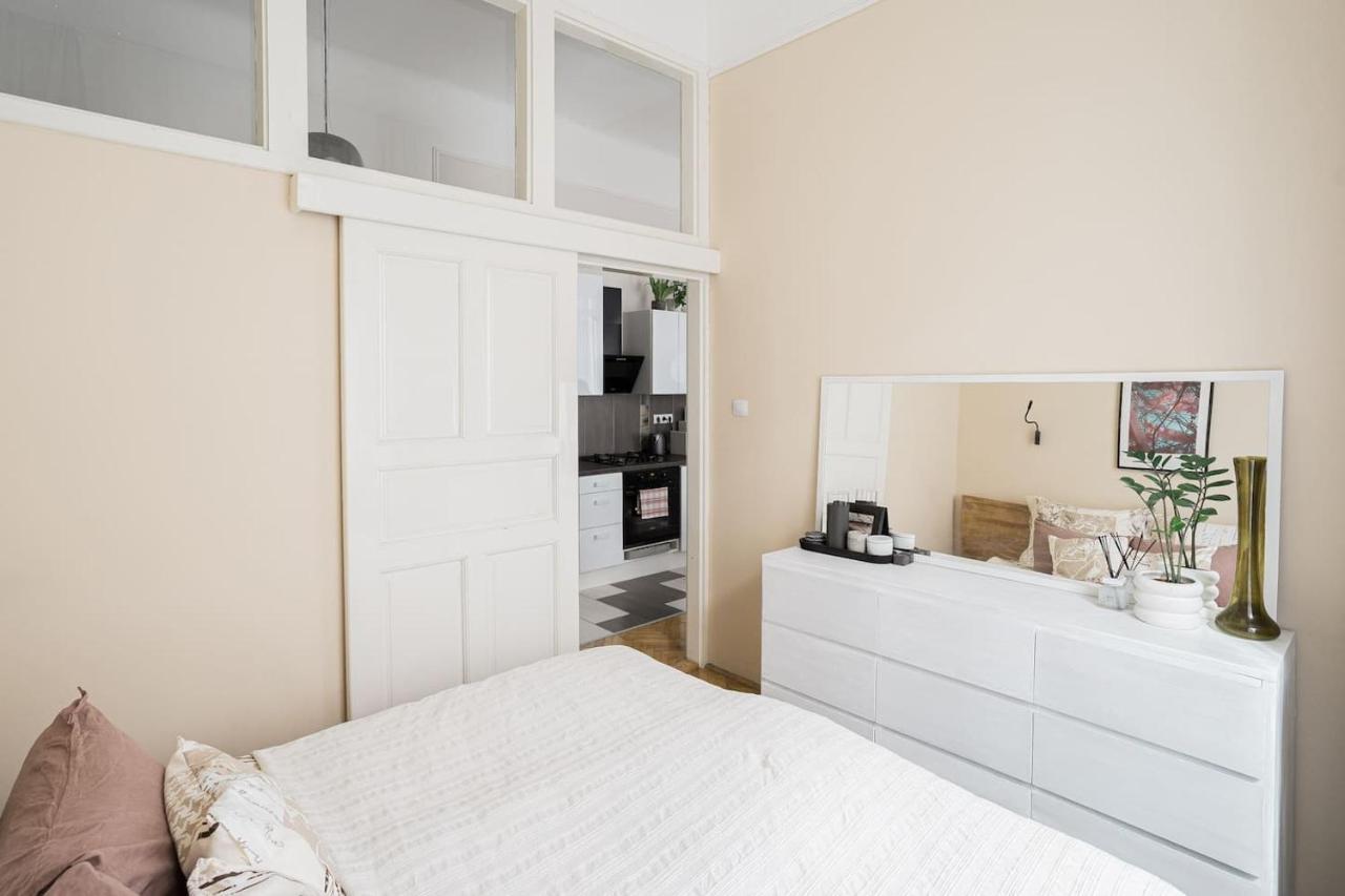 Ferienwohnung Sunrise Lounge Corvin 63M2 Ac Budapest Exterior foto