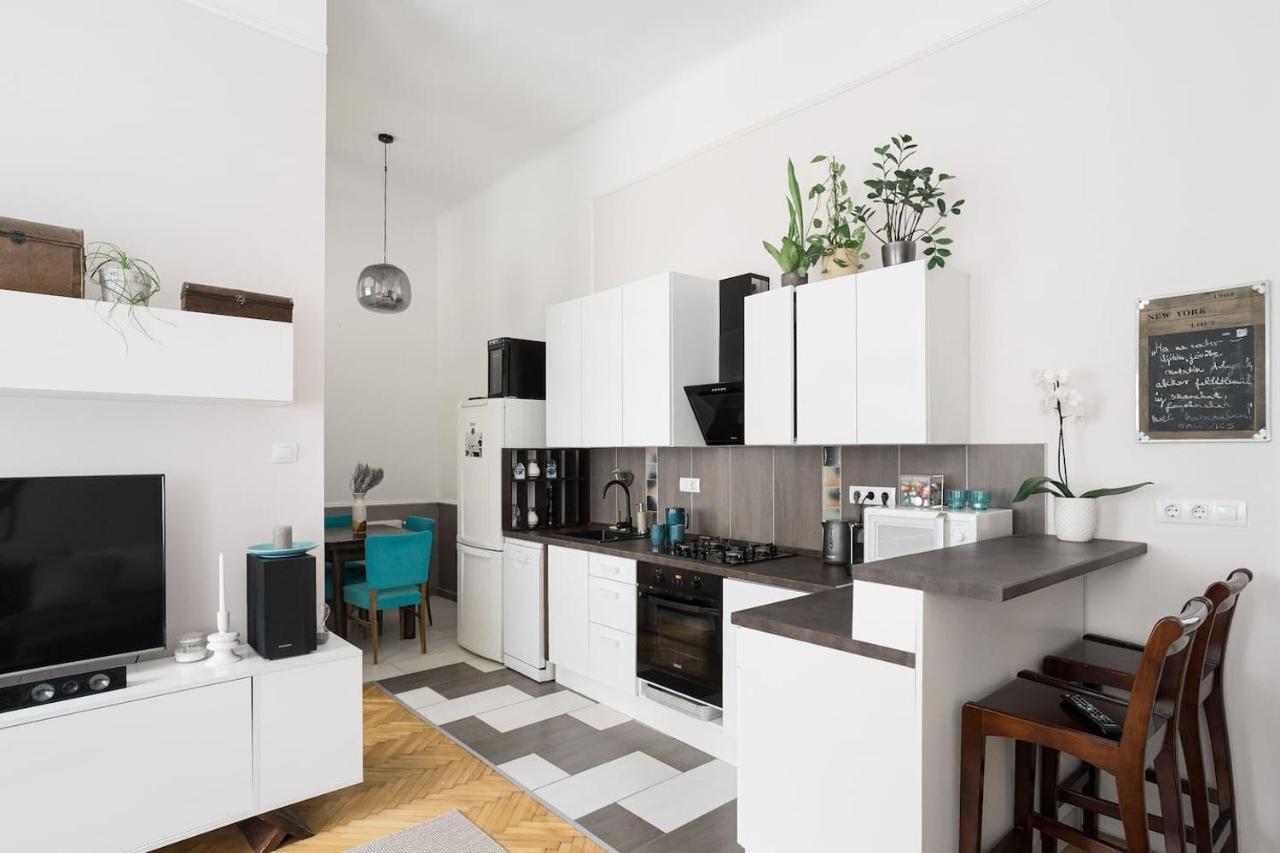Ferienwohnung Sunrise Lounge Corvin 63M2 Ac Budapest Exterior foto