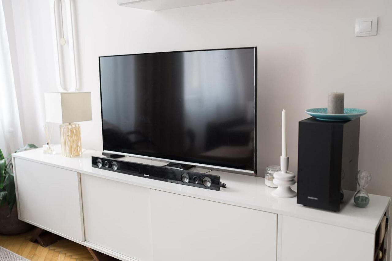 Ferienwohnung Sunrise Lounge Corvin 63M2 Ac Budapest Exterior foto