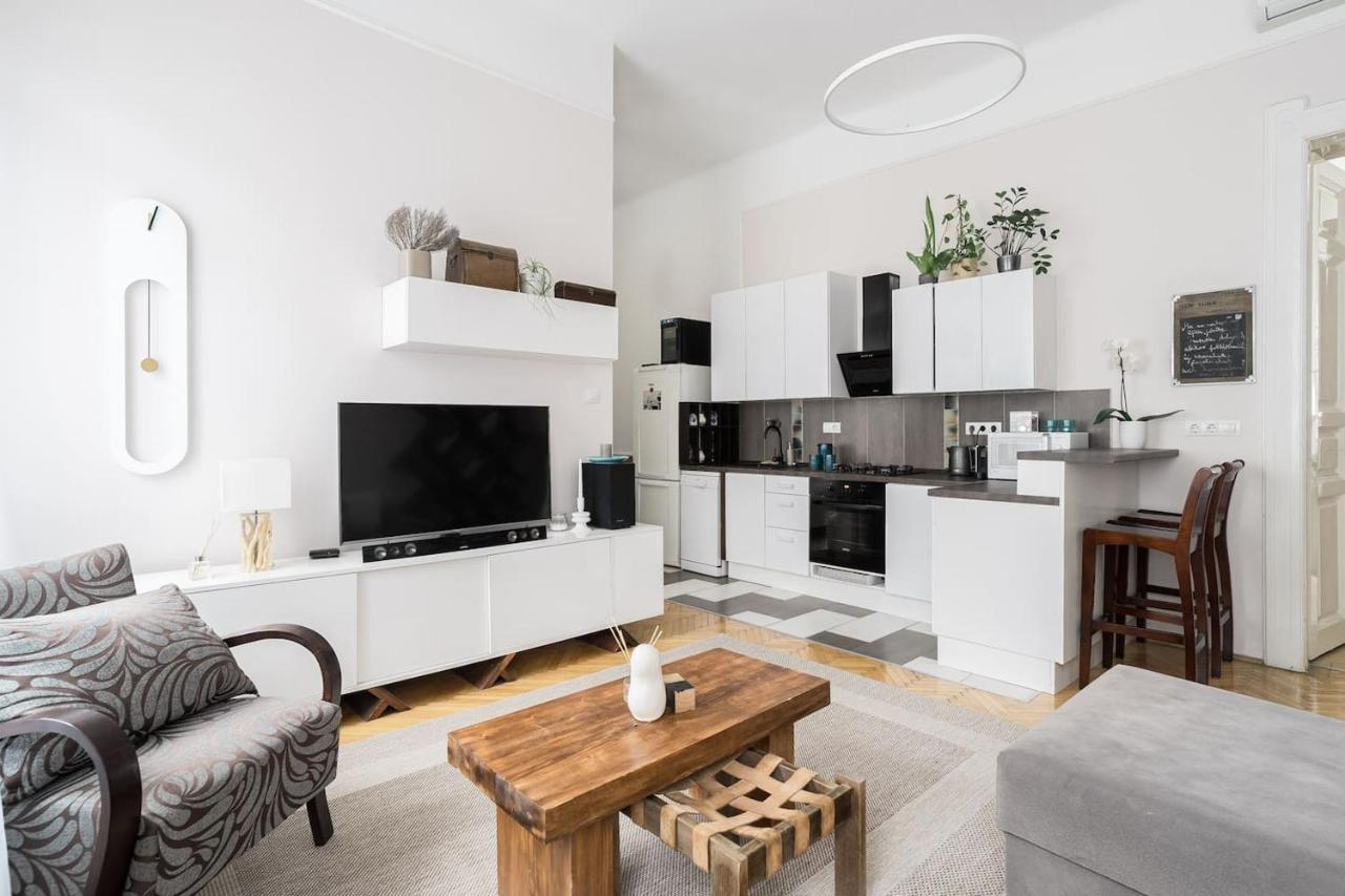 Ferienwohnung Sunrise Lounge Corvin 63M2 Ac Budapest Exterior foto