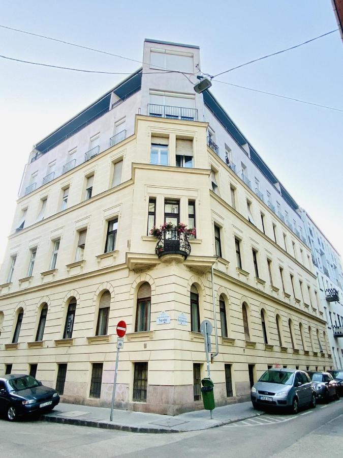 Ferienwohnung Sunrise Lounge Corvin 63M2 Ac Budapest Exterior foto